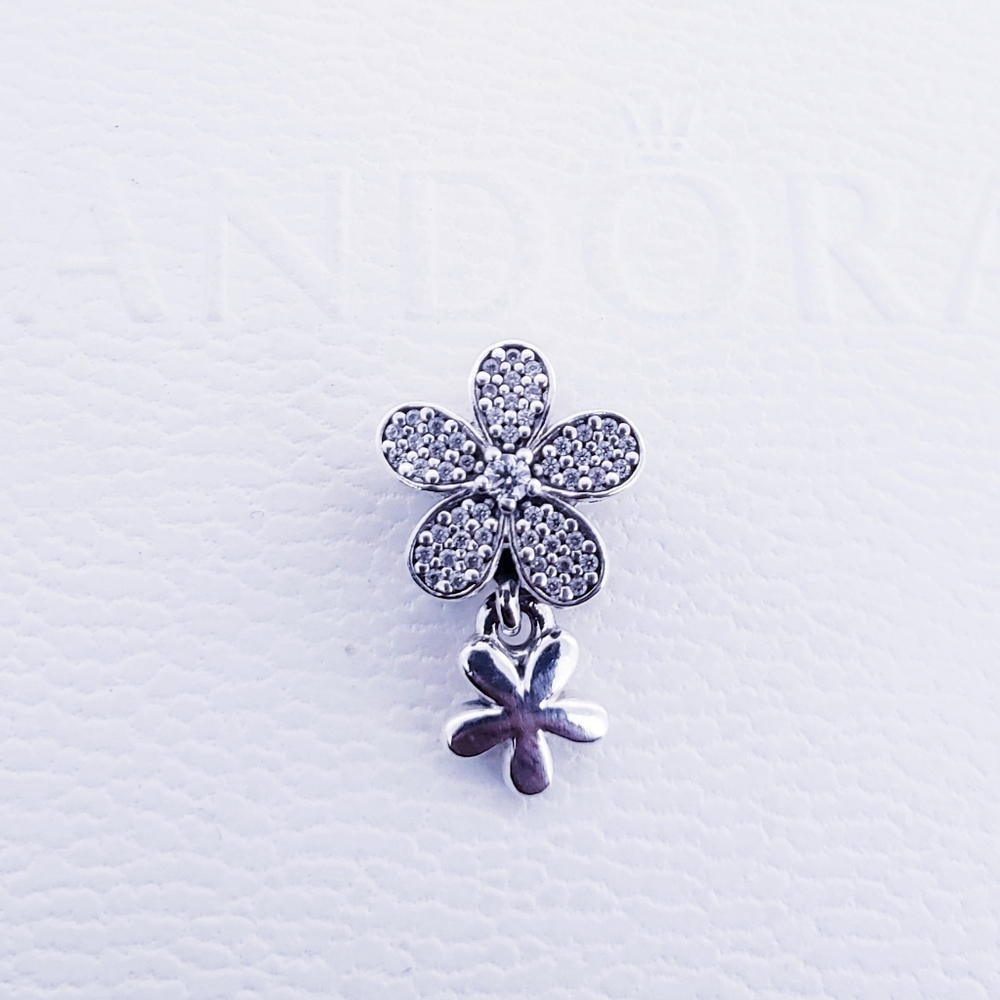 🌼Authentic Pandora ⭐️RETIRED⭐️ DAISY CHARM - Picture 2 of 6